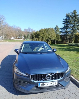 Volvo V60 Cross Country cena 149700 przebieg: 26000, rok produkcji 2021 z Margonin małe 277